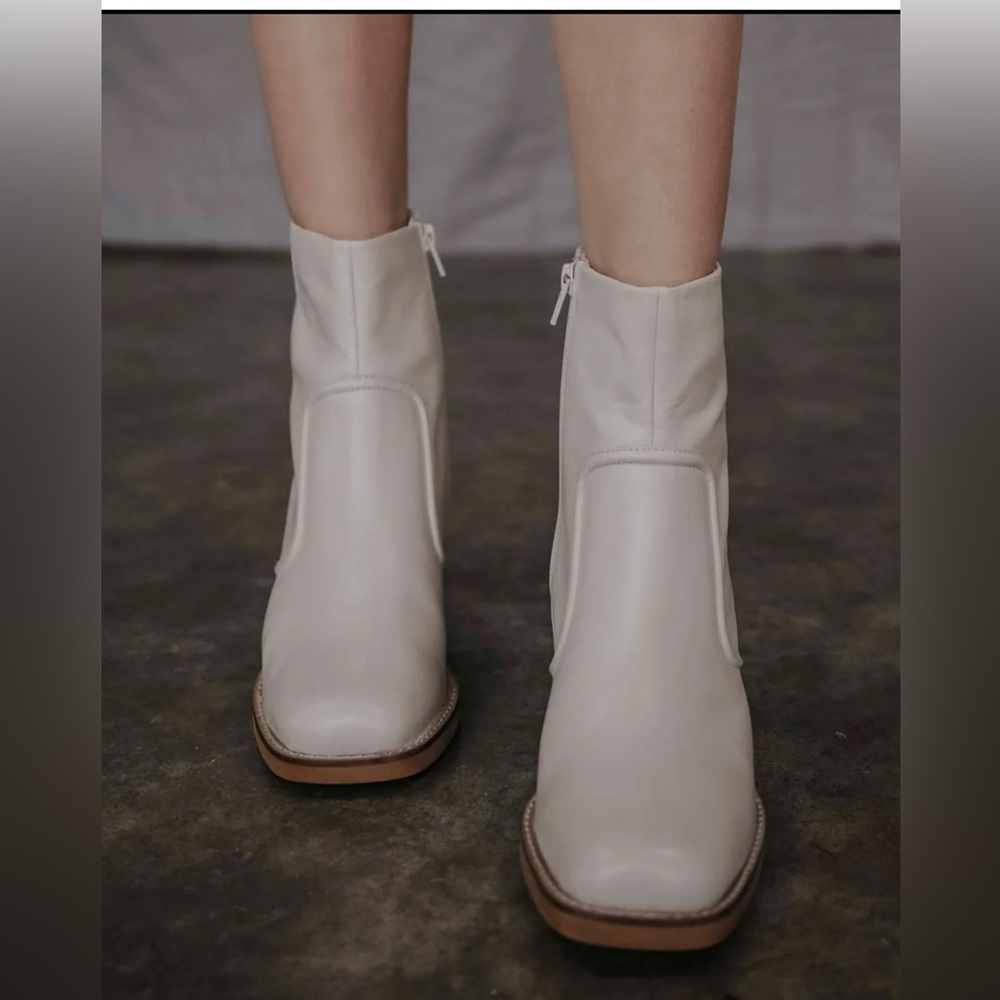 SEYCHELLES: DELICACY LEATHER BOOT - WHITE